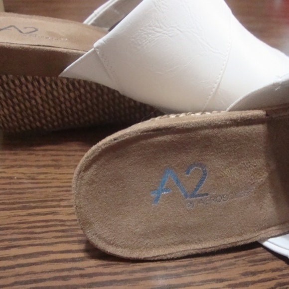 Aerosoles A2 White Leather Sandal Wedge Heel size 9 - Picture 3 of 4